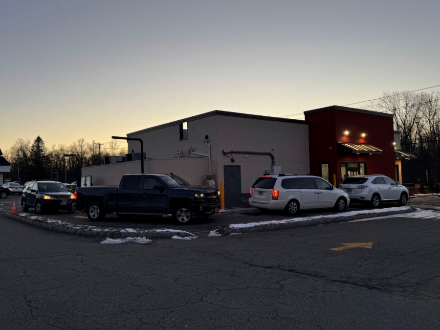 외부 차량 대기 중.jpg